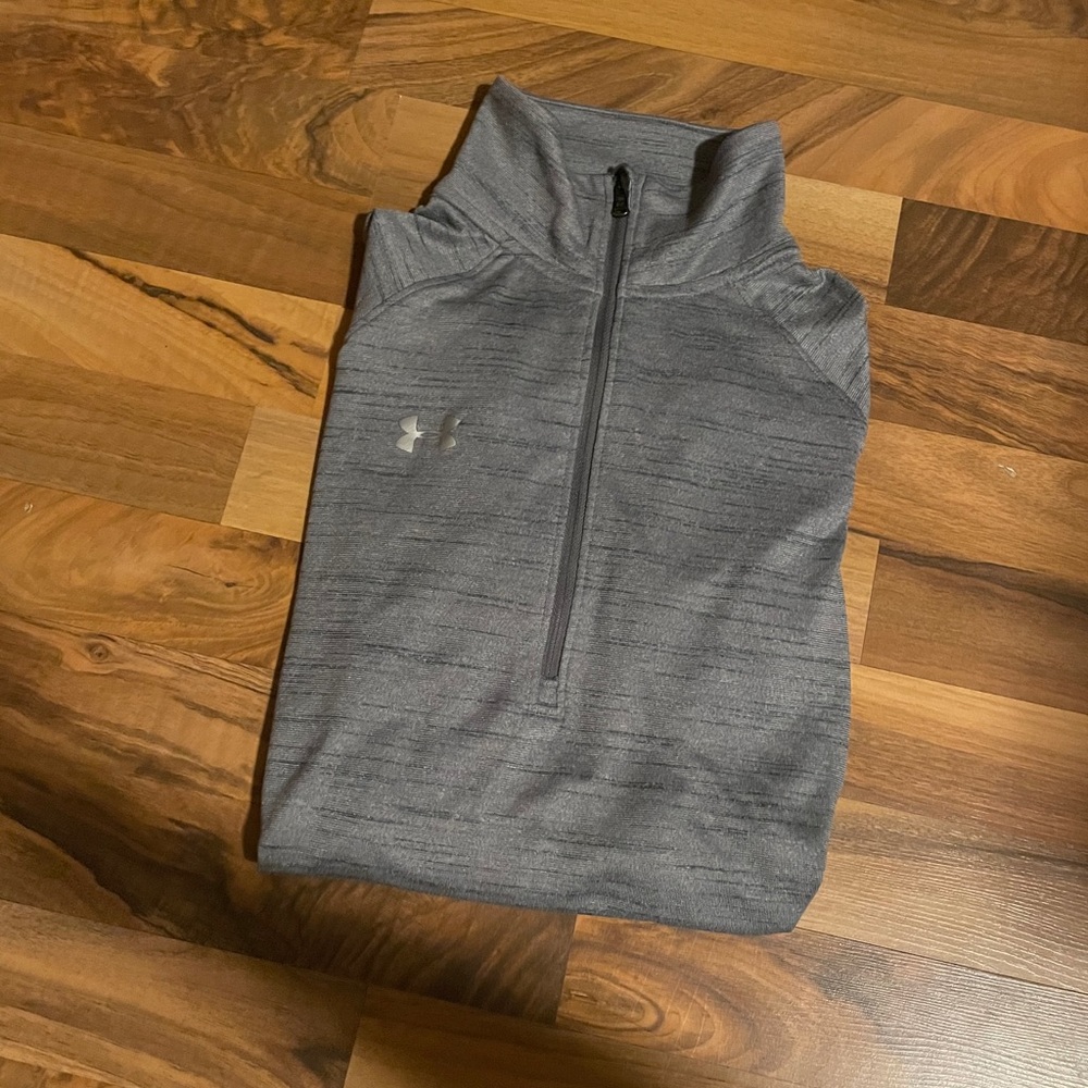 Women’s under Armour quarter length zip up